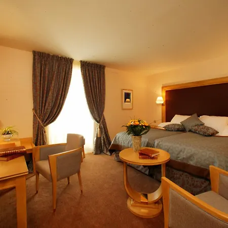 Hotel Au Grand De - Pavillon De Selves