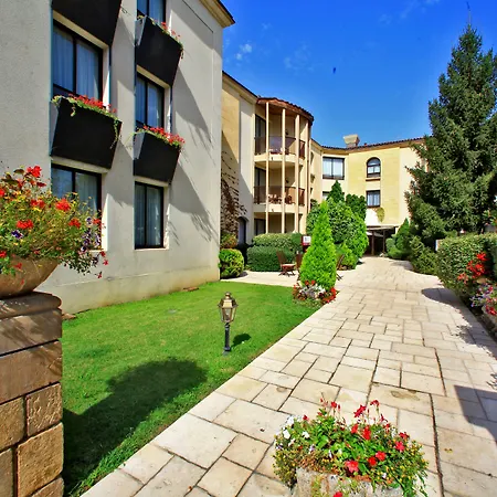 Au Grand De Hotel 4*