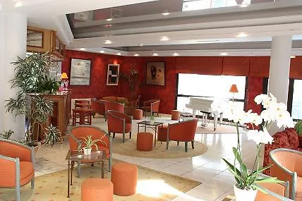 Au Grand De Hotel 4*