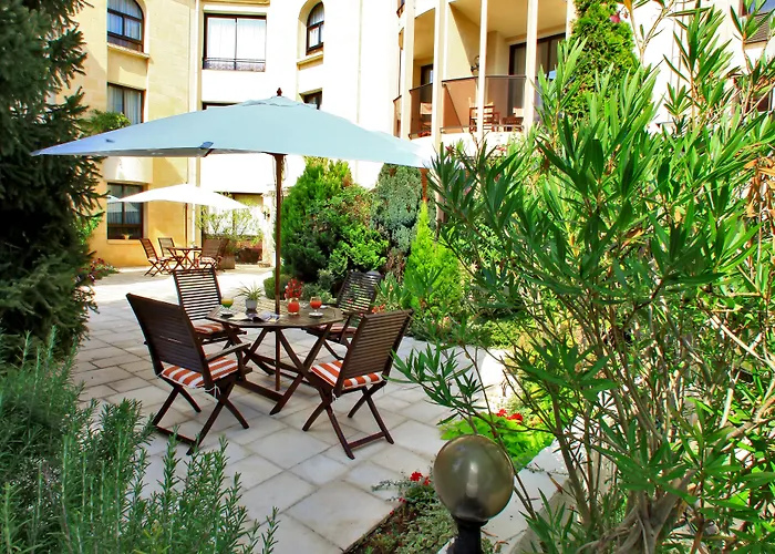 Au Grand De - Pavillon De Selves Hotel