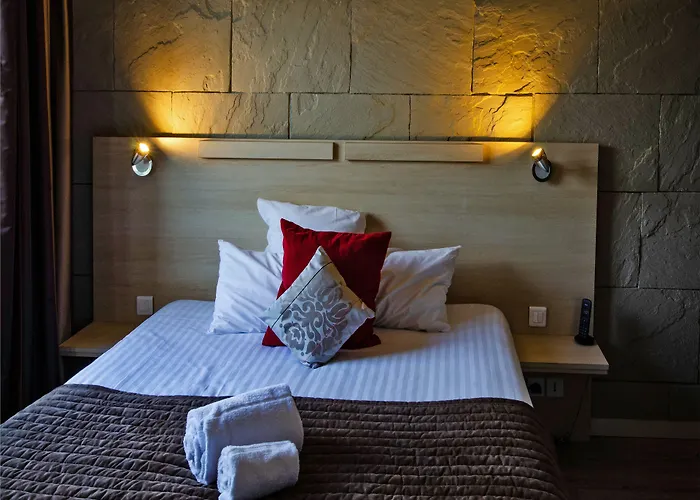 Au Grand De - Pavillon De Selves Hotel